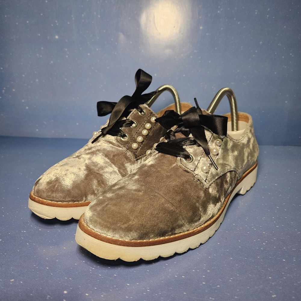 Karl Lagerfeld Women's Izzy II Velvet Oxford US 8.5 M Gray Velour Pearl lace